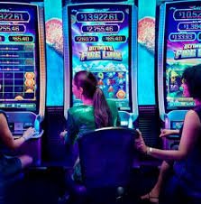 lunatogel link app interface showing live dealer blackjack table on mobile screen